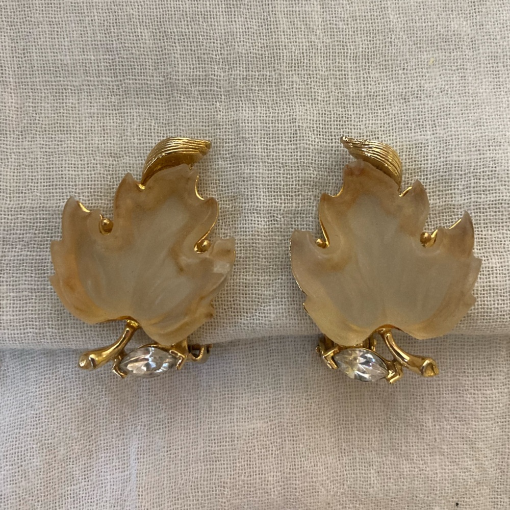 Weiss Molded Plastic Leaves Maple Vintage Clip On Earrings 42$